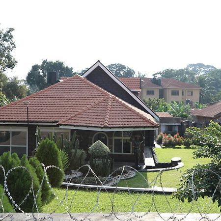 Stallion Place - Bed And Breakfast Kampala Bagian luar foto