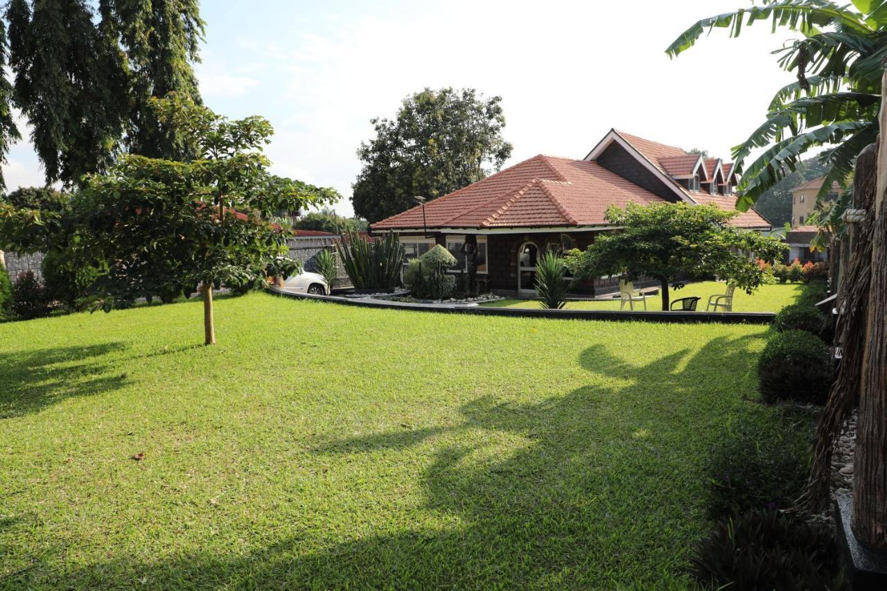 Stallion Place - Bed And Breakfast Kampala Bagian luar foto