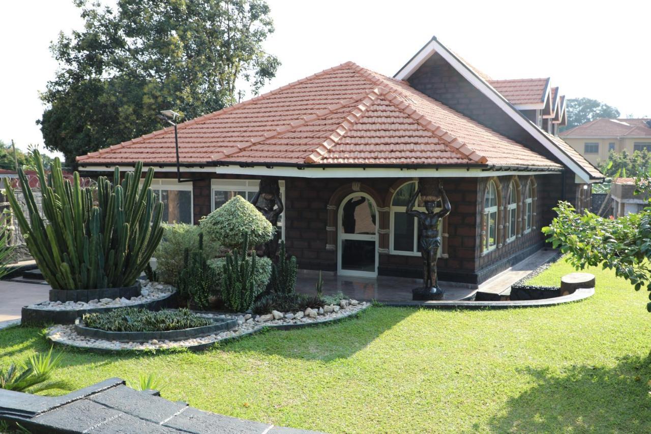 Stallion Place - Bed And Breakfast Kampala Bagian luar foto
