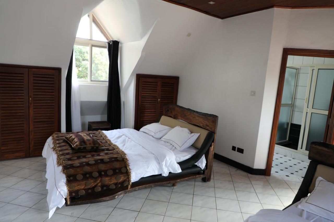 Stallion Place - Bed And Breakfast Kampala Bagian luar foto