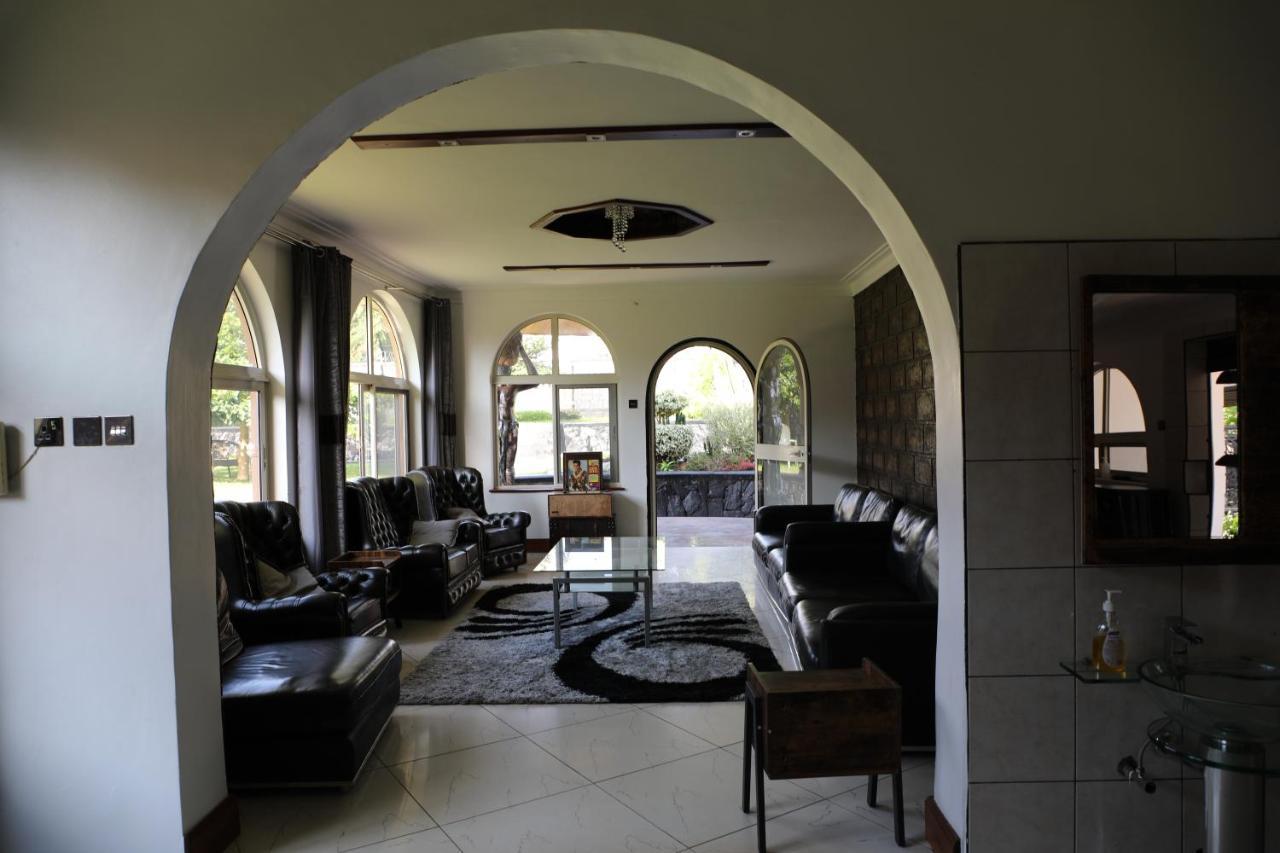 Stallion Place - Bed And Breakfast Kampala Bagian luar foto